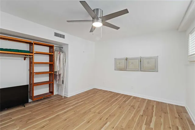 $599,999 | 33 South Gulfstream Avenue, Unit 905, Sarasota, FL 34236