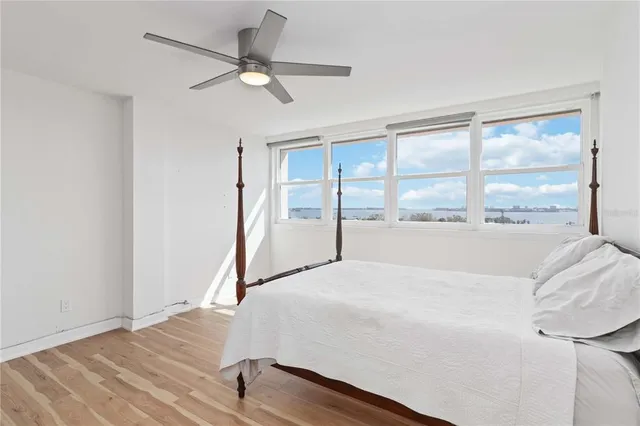 $599,999 | 33 South Gulfstream Avenue, Unit 905, Sarasota, FL 34236