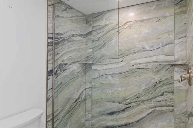 $599,999 | 33 South Gulfstream Avenue, Unit 905, Sarasota, FL 34236