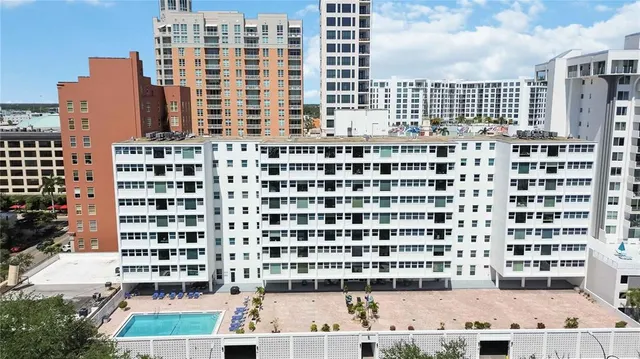 $599,999 | 33 South Gulfstream Avenue, Unit 905, Sarasota, FL 34236