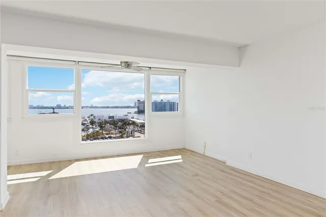 $599,999 | 33 South Gulfstream Avenue, Unit 905, Sarasota, FL 34236