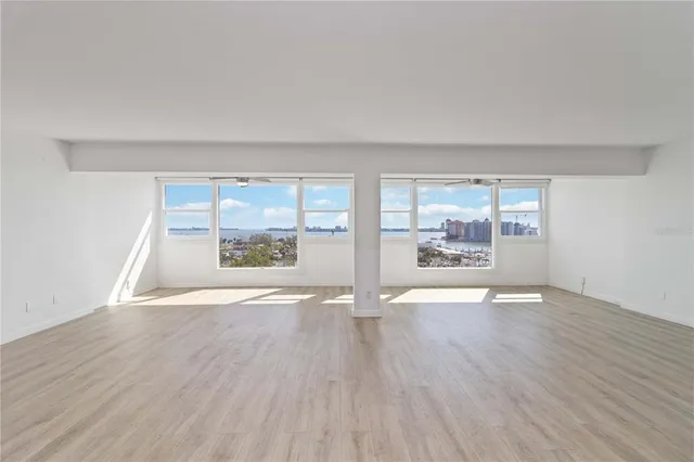 $599,999 | 33 South Gulfstream Avenue, Unit 905, Sarasota, FL 34236