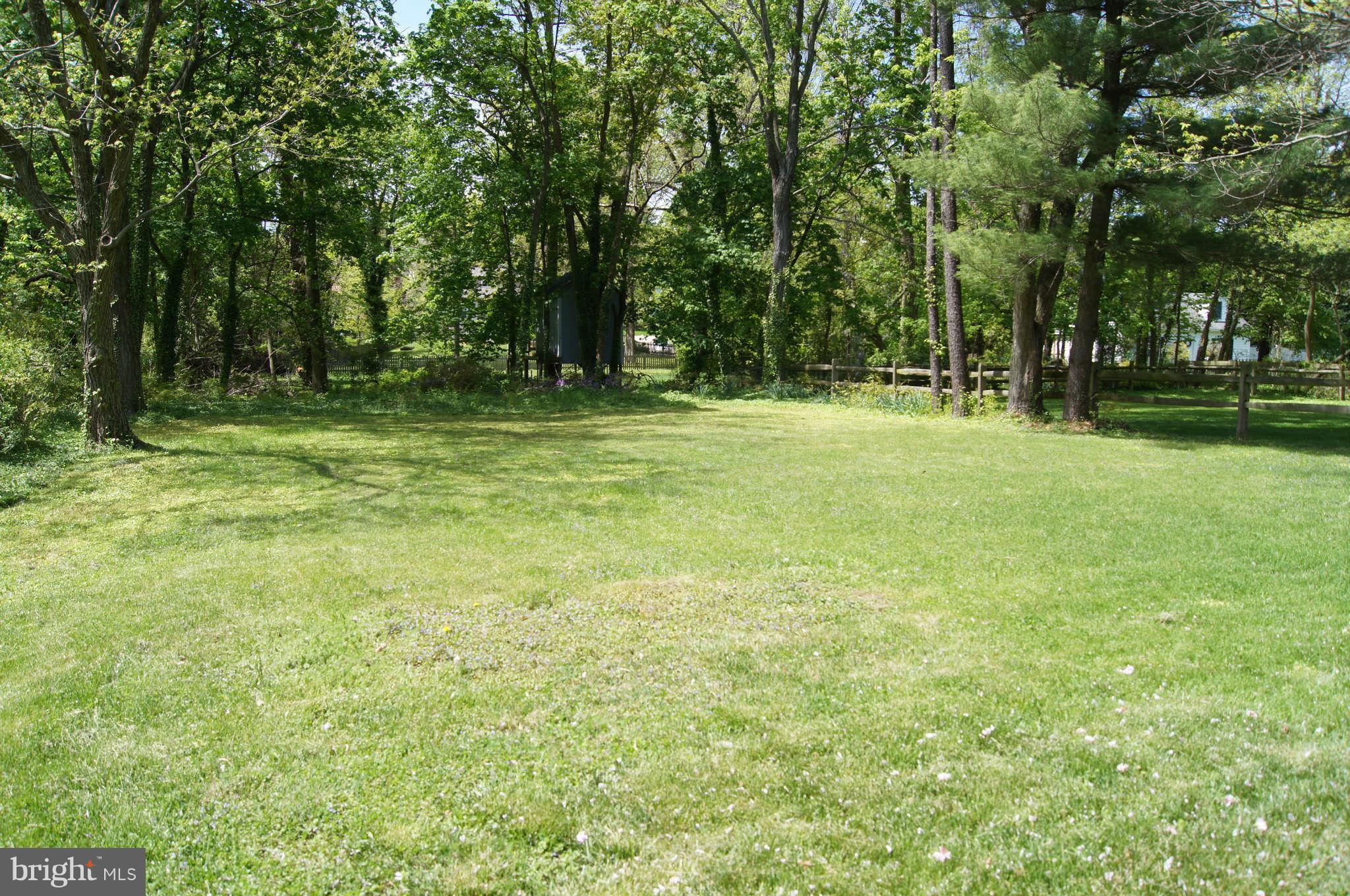 206 North Rolling Road Baltimore, MD 21228 - Photo 4 of 30 Lovely yard