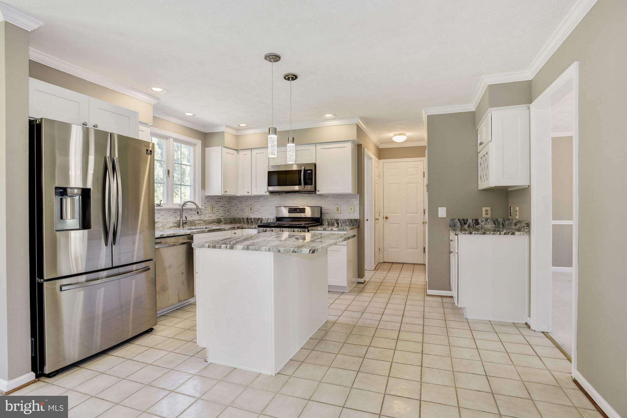 8505 Marblehead Road Lutherville-Timonium, MD 21093 - Photo 11 of 40 Stainless Steel Appliances | Granite Countertops