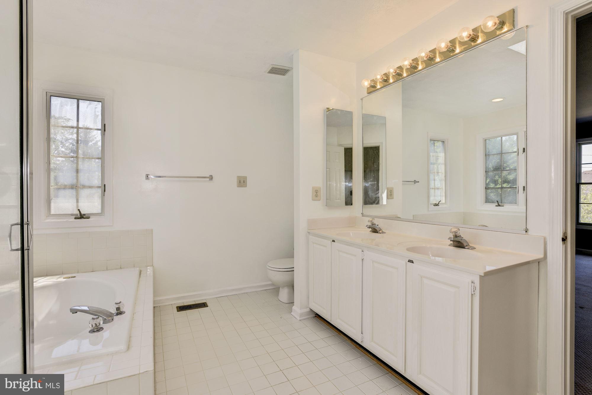 8505 Marblehead Road Lutherville-Timonium, MD 21093 - Photo 26 of 40 Master Bath | Soaking Tub