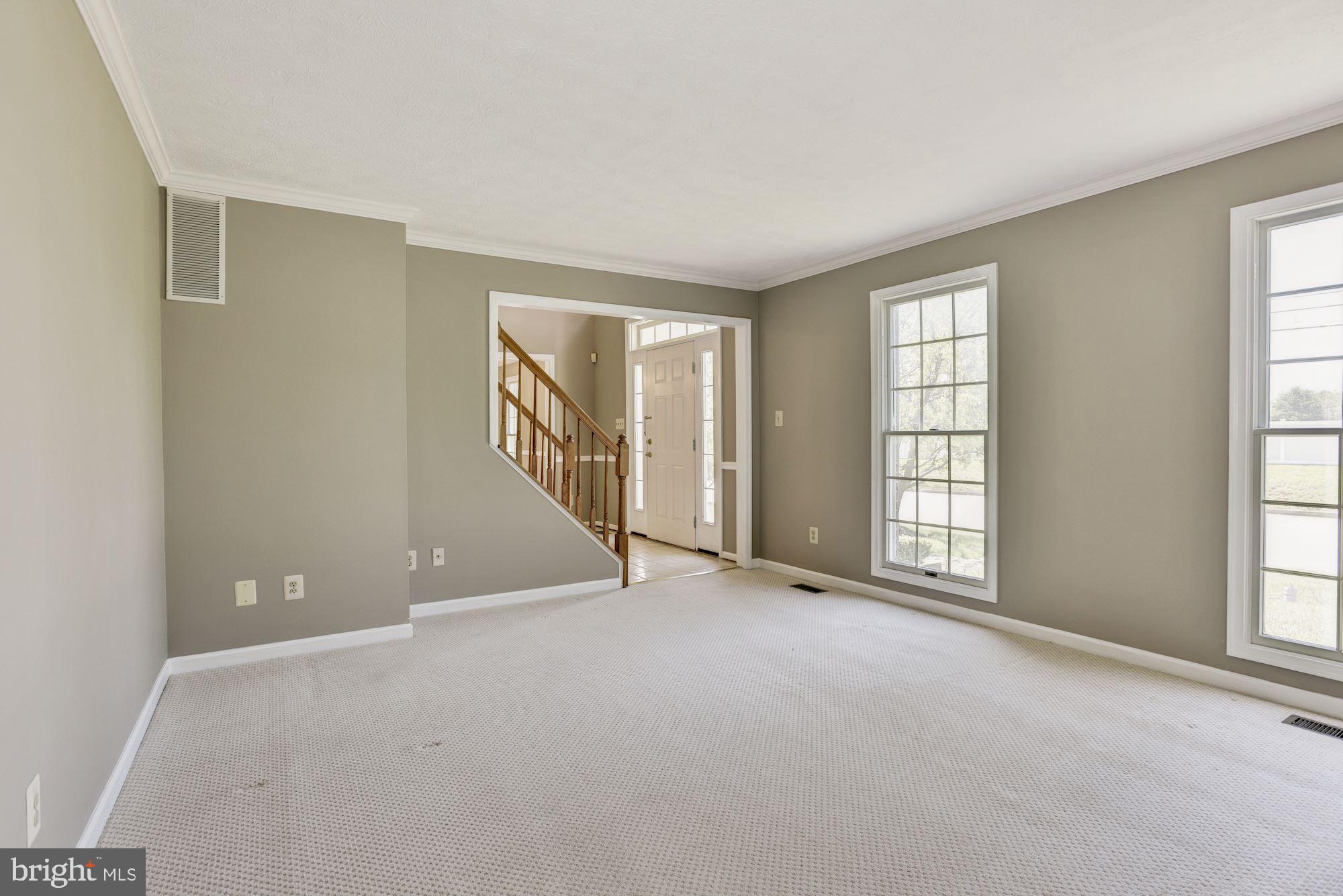 Living Room | Crown Moldings