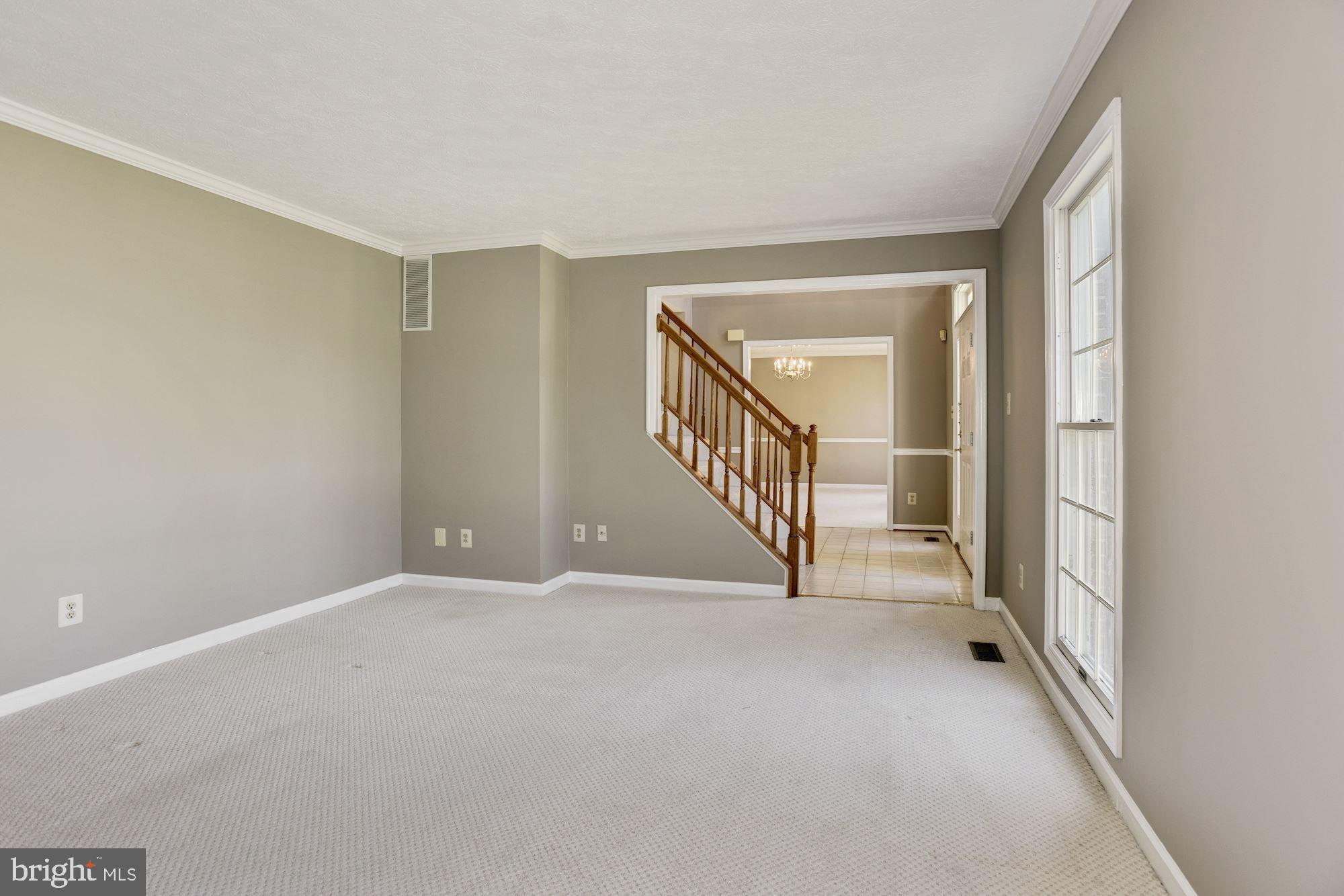 Living Room | Crown Moldings