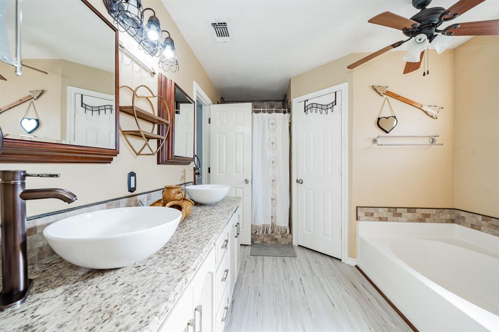 508 Tishomingo Road Waxahachie, TX 75165 - Photo 17 of 26 a bathroom with a tub sink and mirror