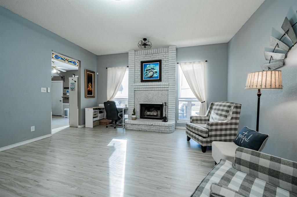 508 Tishomingo Road Waxahachie, TX 75165 - Photo 5 of 26 a living room with furniture and a fireplace