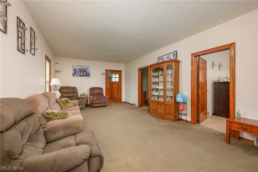 2984 Massillon Road Akron, OH 44312 - Photo 7 of 27