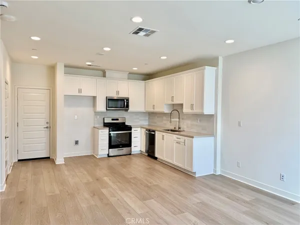 $3,100 | 4231 South Hollyhock Paseo, Unit 76, Ontario, CA 91761