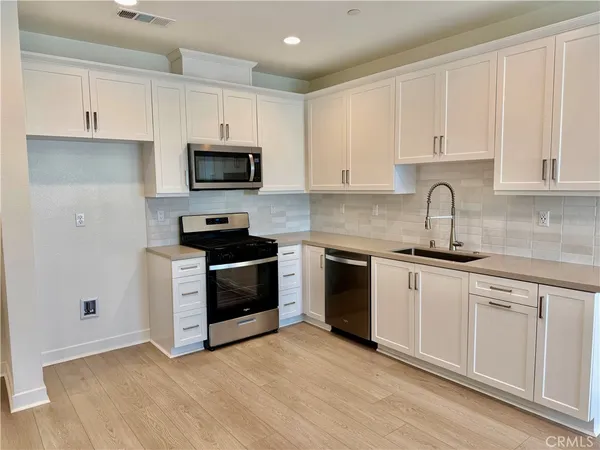 $3,100 | 4231 South Hollyhock Paseo, Unit 76, Ontario, CA 91761