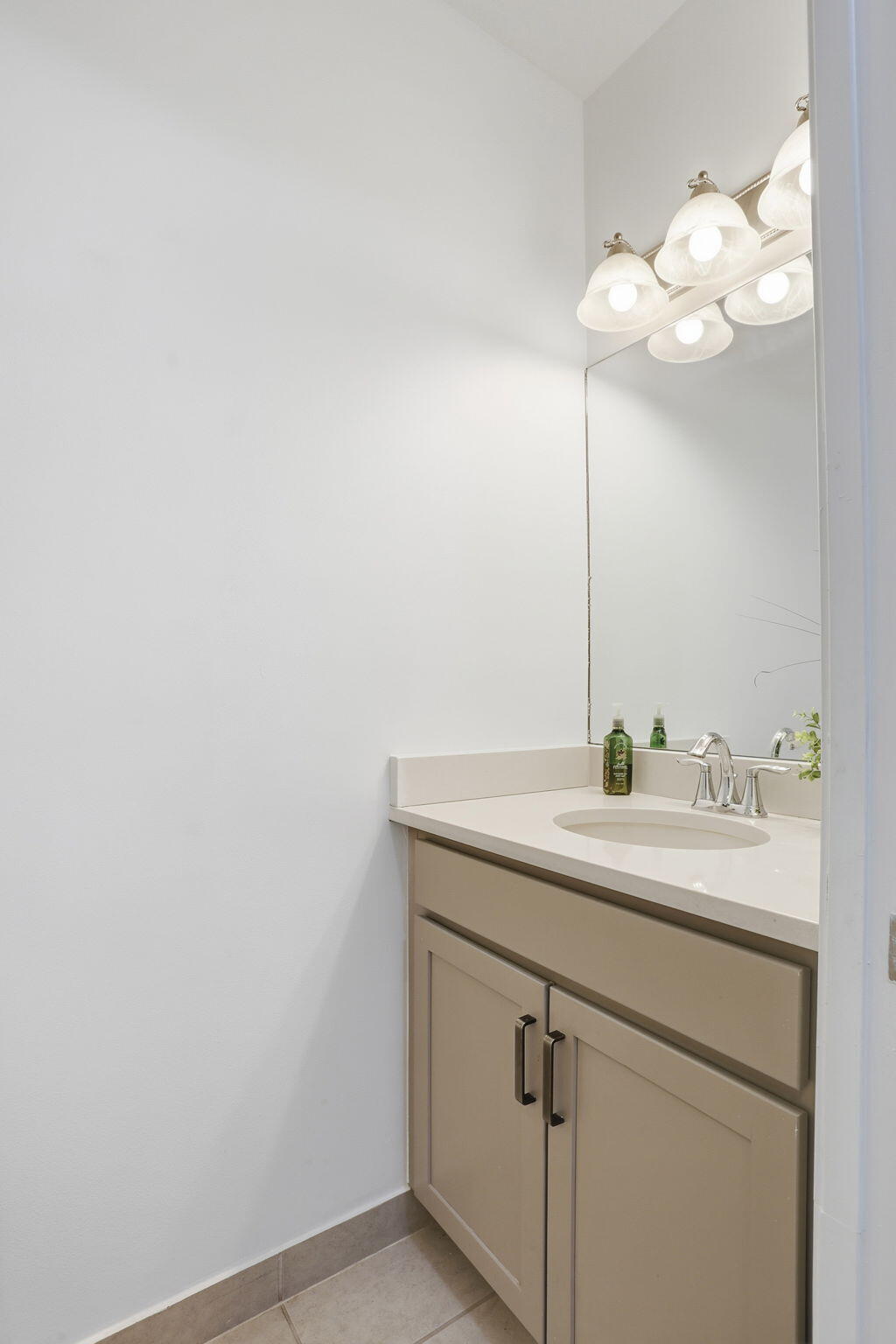 224 Northwest 36th Avenue Pompano Beach, FL 33069 - Photo 16 of 52 Guest Bathroom