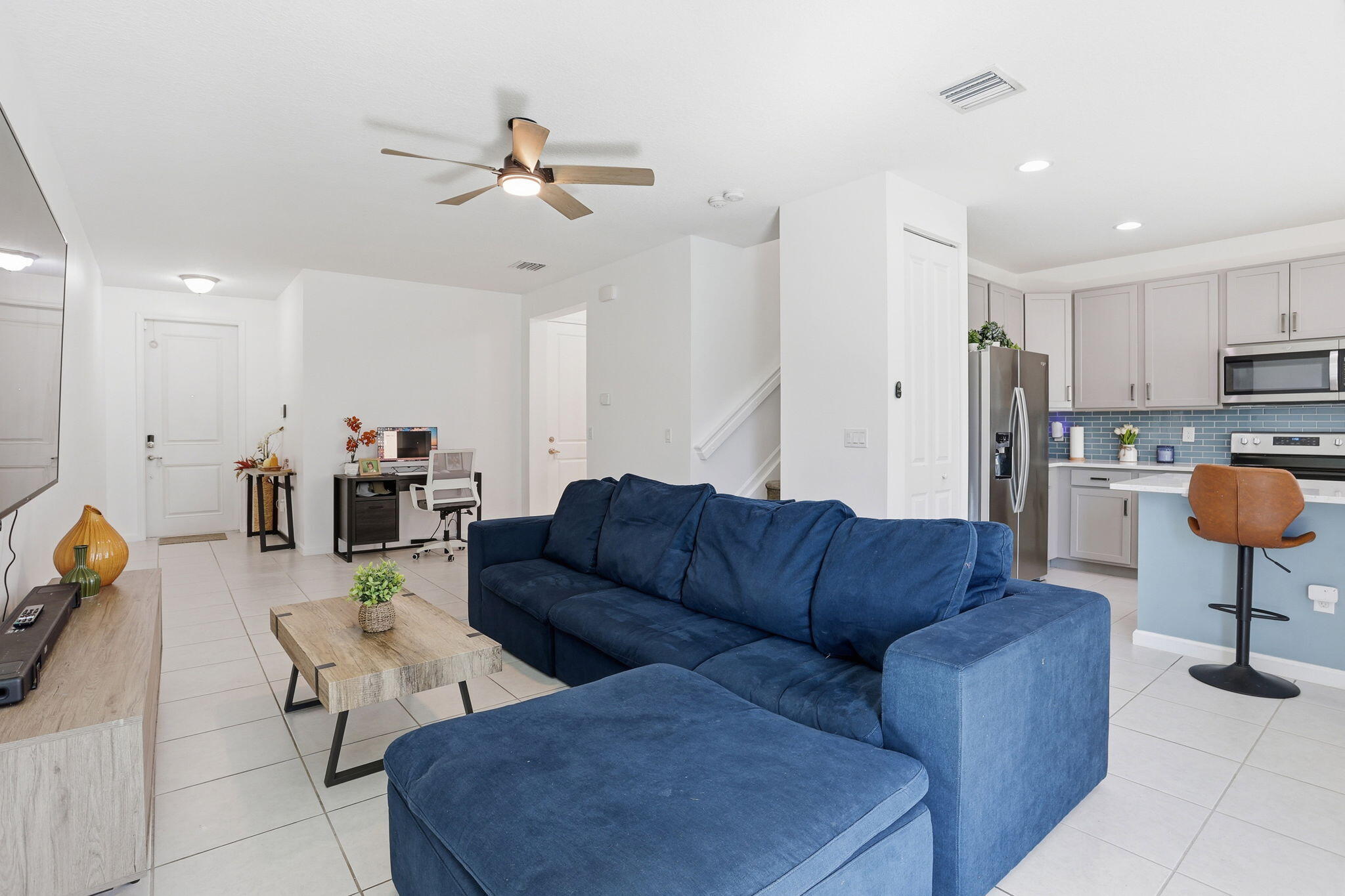 224 Northwest 36th Avenue Pompano Beach, FL 33069 - Photo 5 of 52 Living Room
