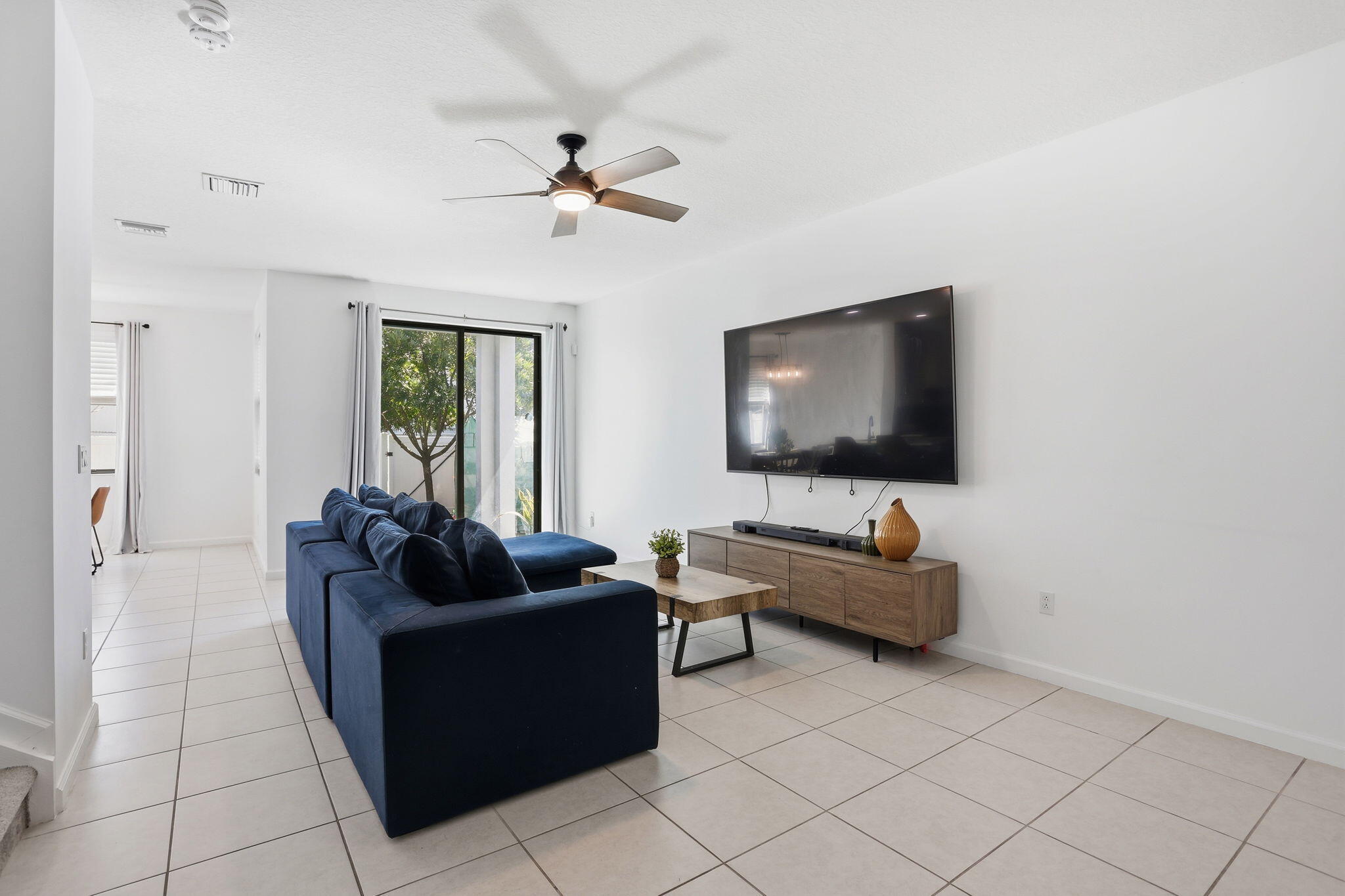 224 Northwest 36th Avenue Pompano Beach, FL 33069 - Photo 8 of 52 Living Room