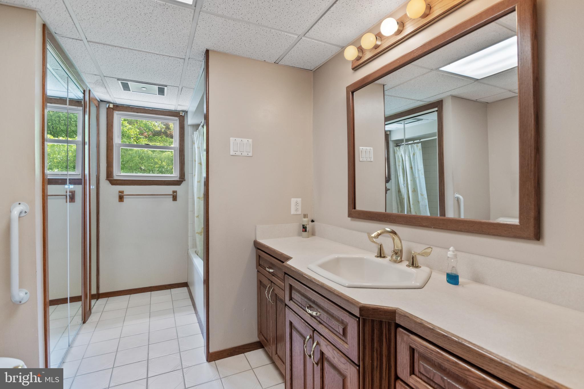 560 Church Road Sewell, NJ 08080 - Photo 20 of 38 Bathroom