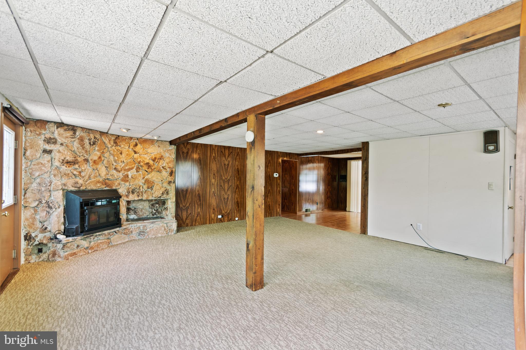 560 Church Road Sewell, NJ 08080 - Photo 23 of 38 Family room / Living romm
