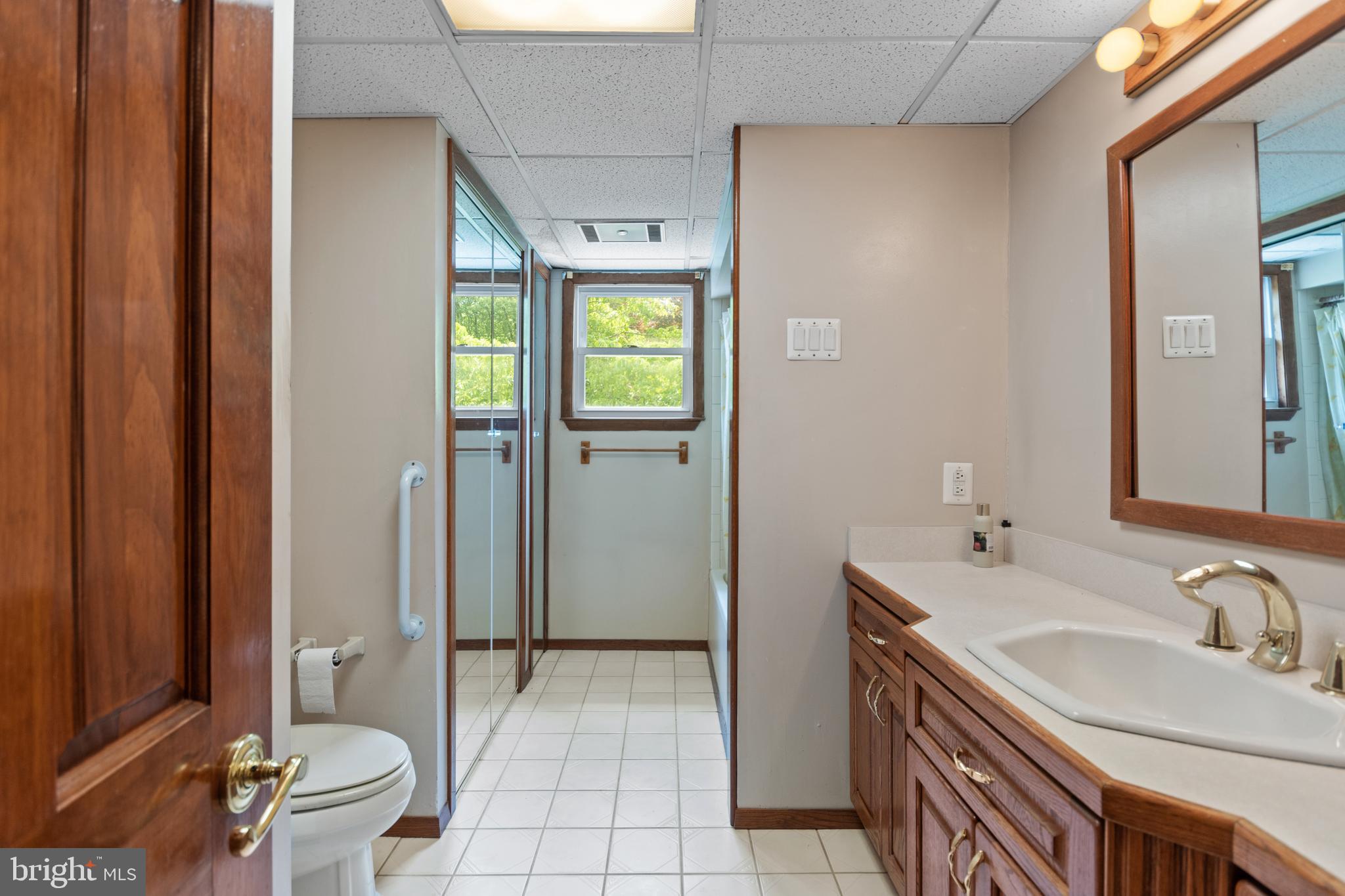 560 Church Road Sewell, NJ 08080 - Photo 25 of 38 Bathroom