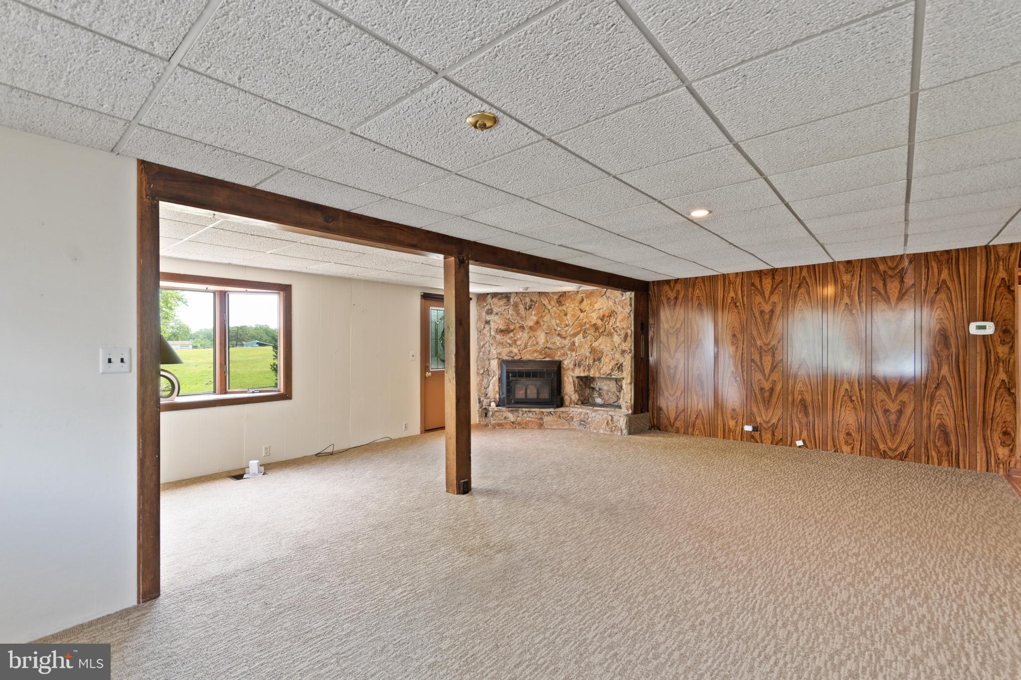 560 Church Road Sewell, NJ 08080 - Photo 33 of 38 Family room / Living room area