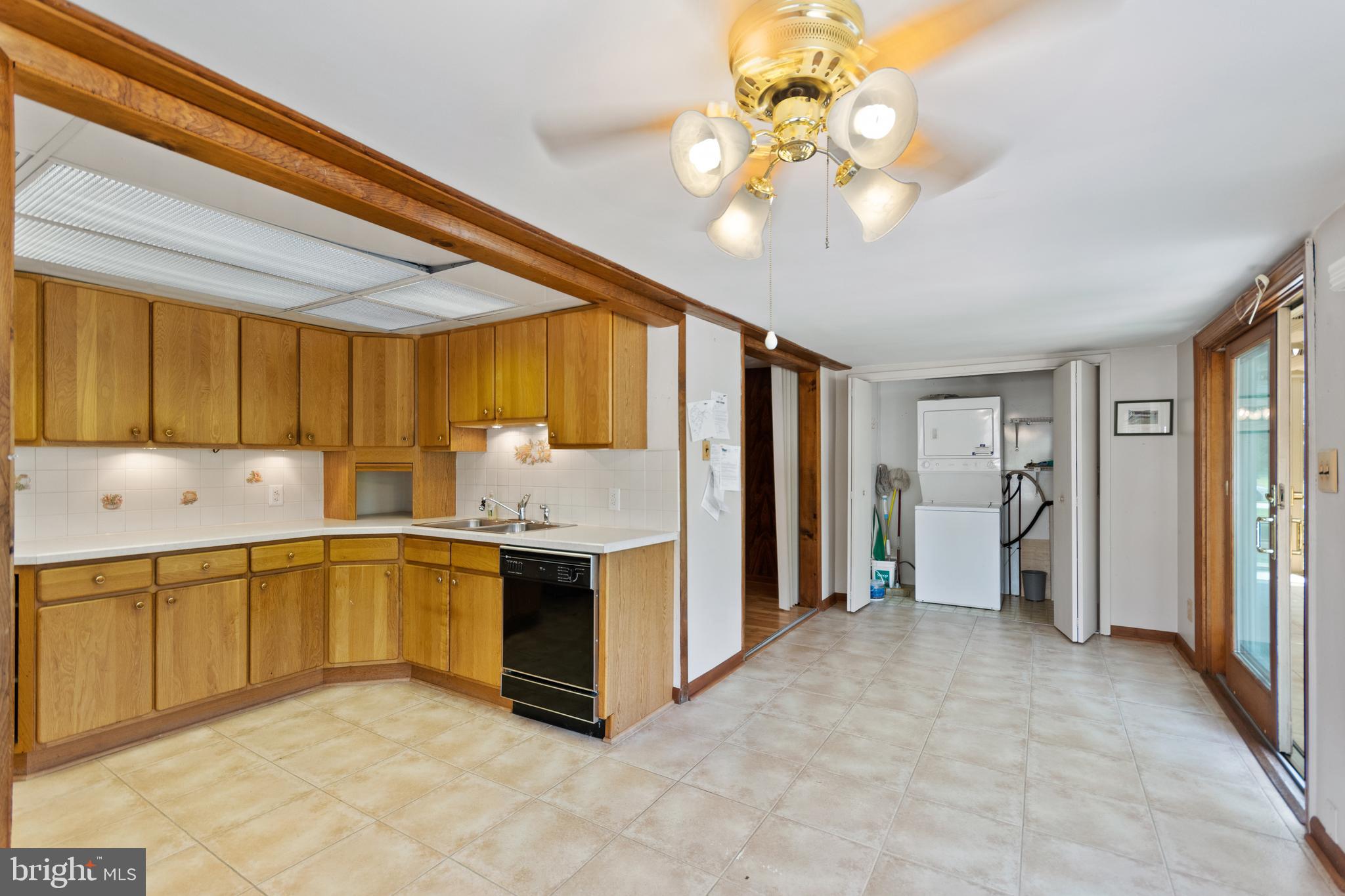 560 Church Road Sewell, NJ 08080 - Photo 37 of 38 Kitchen /Laundry room view