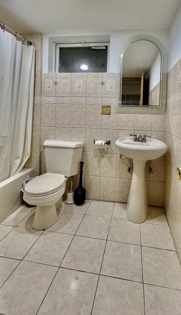 8641 Gross Point Road Skokie, IL 60077 - Photo 11 of 12 Gallery Image 11