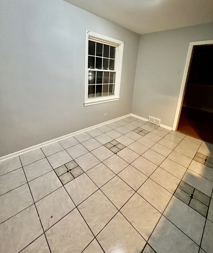8641 Gross Point Road Skokie, IL 60077 - Photo 3 of 12 Gallery Image 3