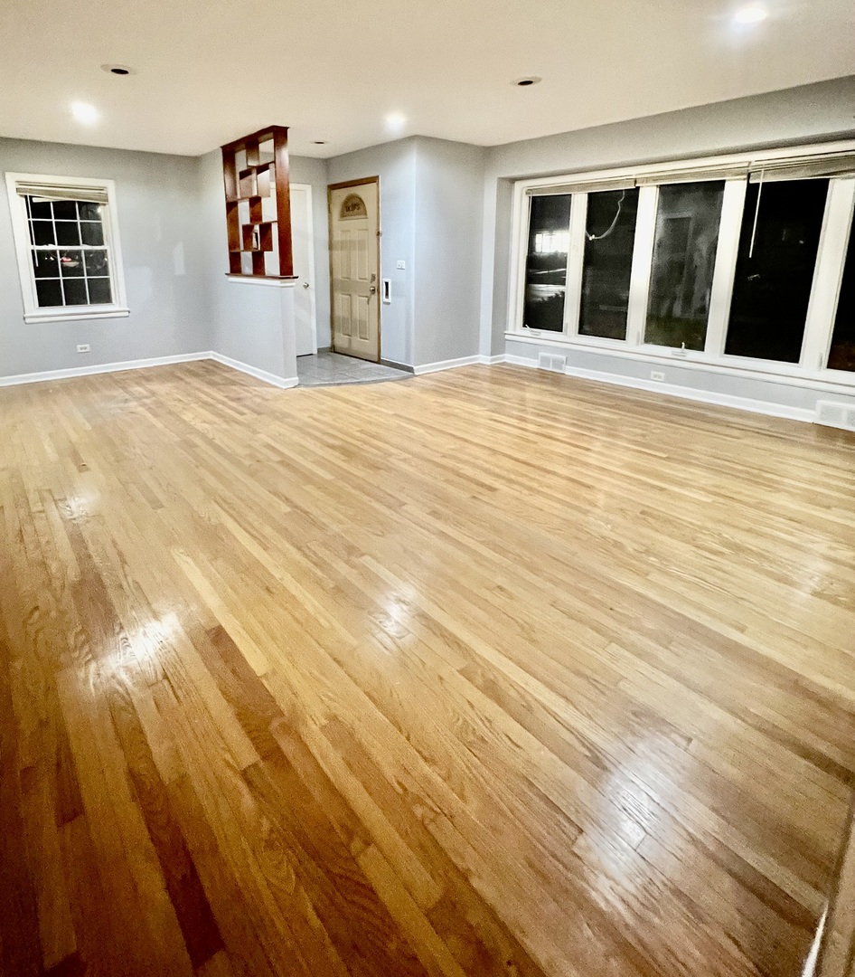 8641 Gross Point Road Skokie, IL 60077 - Photo 5 of 12 Gallery Image 5