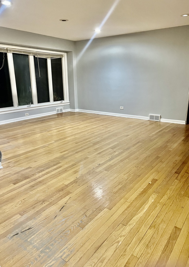 8641 Gross Point Road Skokie, IL 60077 - Photo 6 of 12 Gallery Image 6