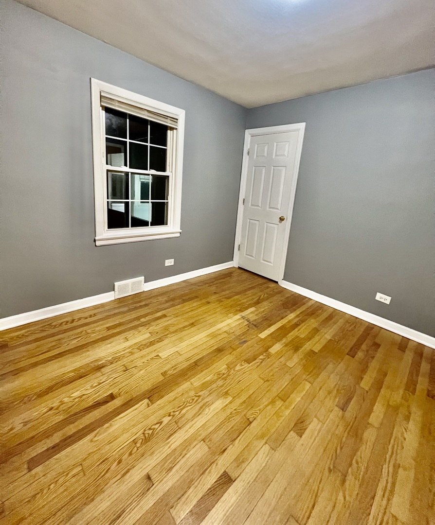 8641 Gross Point Road Skokie, IL 60077 - Photo 8 of 12 Gallery Image 8