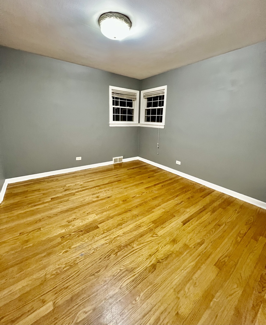 8641 Gross Point Road Skokie, IL 60077 - Photo 9 of 12 Gallery Image 9