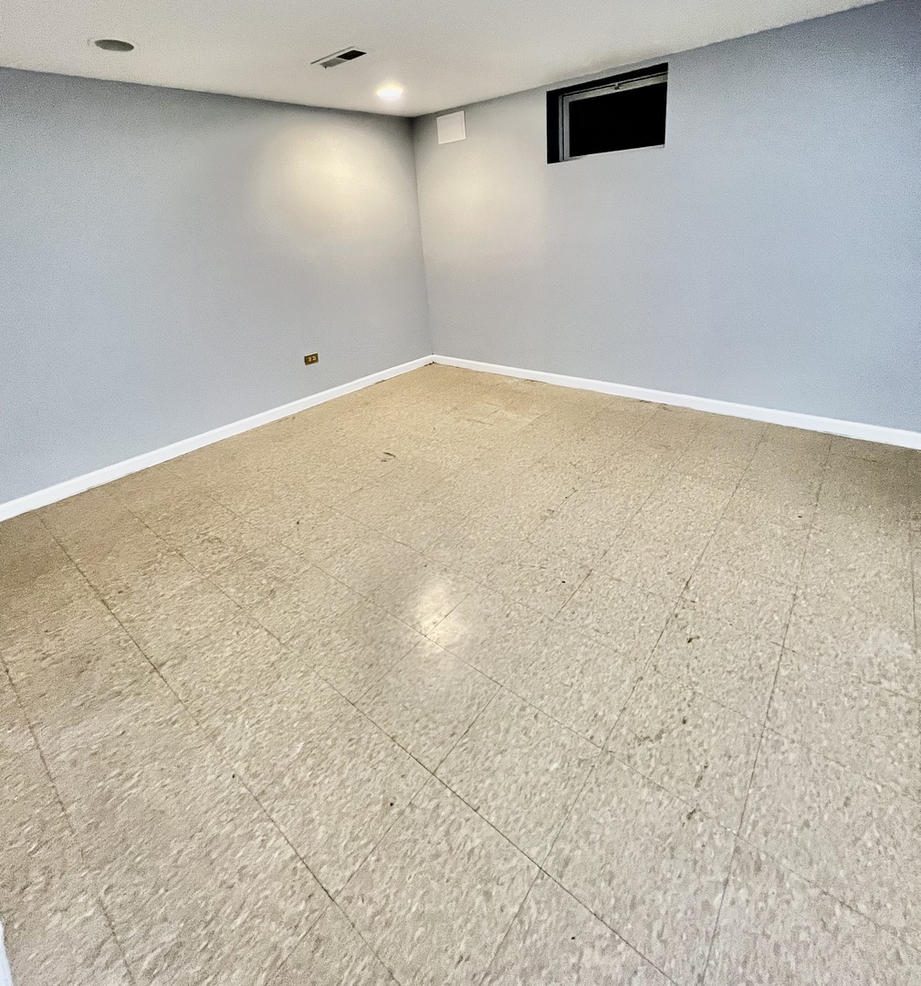 8641 Gross Point Road Skokie, IL 60077 - Photo 10 of 12 Gallery Image 10
