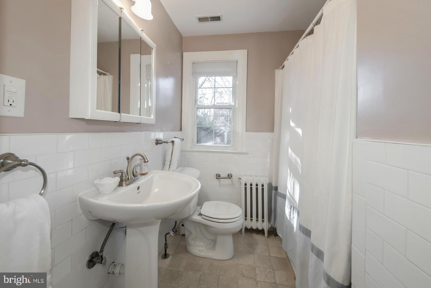 5353 Reno Road Northwest Washington, DC 20015 - Photo 15 of 21 Bath-2nd Floor