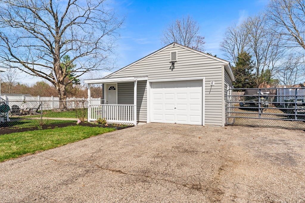 64 Rochford Circle Springfield, MA 01128 - Photo 28 of 36