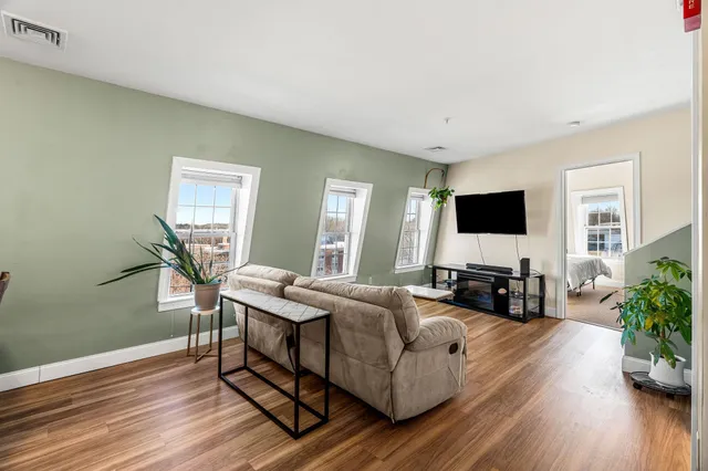 $375,000 | 282 Central Avenue, Unit 10, Dover, NH 03820