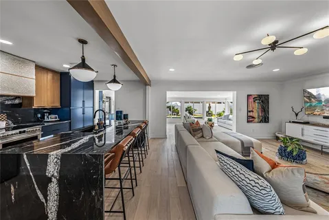 $809,900 | 6619 Blue Heron Drive South, St. Petersburg, FL 33707