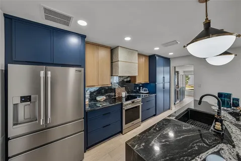 $809,900 | 6619 Blue Heron Drive South, St. Petersburg, FL 33707