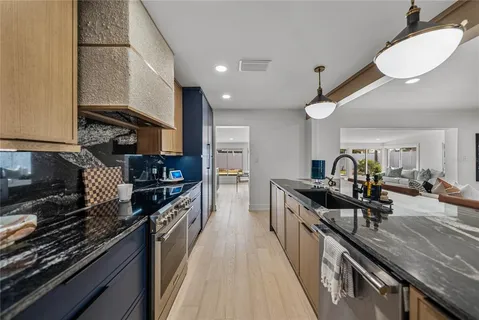 $809,900 | 6619 Blue Heron Drive South, St. Petersburg, FL 33707