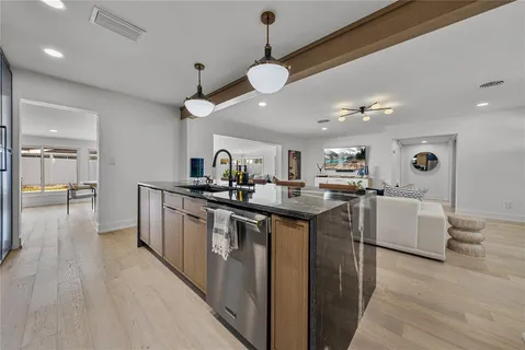 $809,900 | 6619 Blue Heron Drive South, St. Petersburg, FL 33707