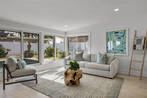 $809,900 | 6619 Blue Heron Drive South, St. Petersburg, FL 33707