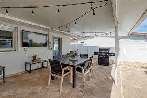 $809,900 | 6619 Blue Heron Drive South, St. Petersburg, FL 33707