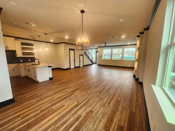 $2,350 | 1002 Natchez Avenue, Pasadena, TX 77506