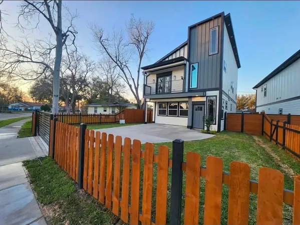 $2,350 | 1002 Natchez Avenue, Pasadena, TX 77506