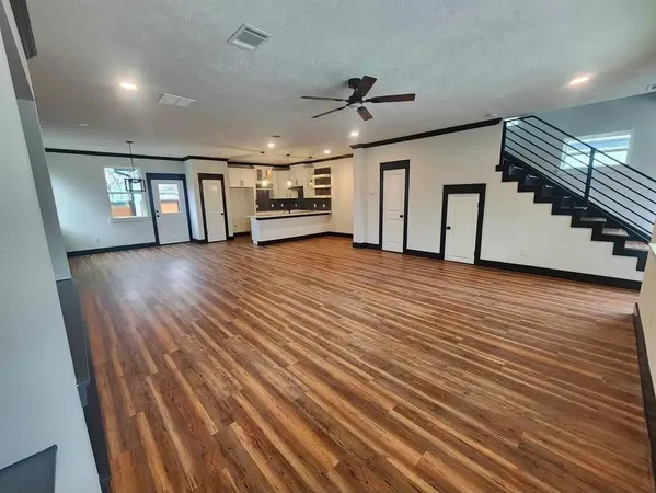 $2,350 | 1002 Natchez Avenue, Pasadena, TX 77506