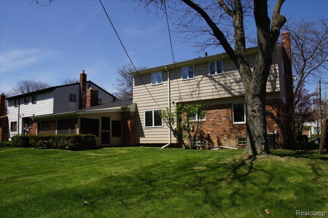 1697 Nantucket Road Plymouth, MI 48170 - Photo 20 of 21 Rear View House