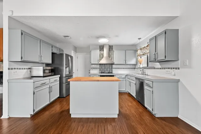 $2,800 | 7811 Finch Trail, Austin, TX 78745