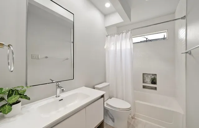 $2,800 | 7811 Finch Trail, Austin, TX 78745