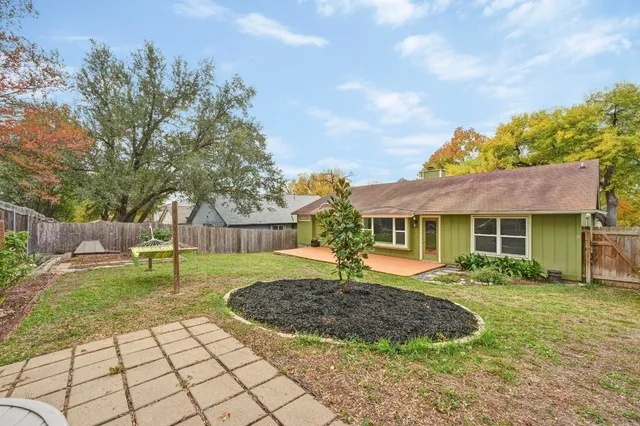 $2,800 | 7811 Finch Trail, Austin, TX 78745