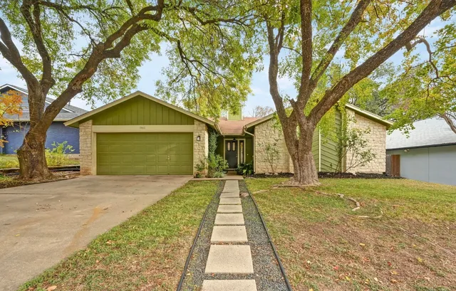 $2,800 | 7811 Finch Trail, Austin, TX 78745