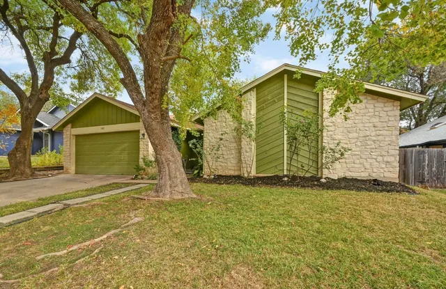$2,800 | 7811 Finch Trail, Austin, TX 78745