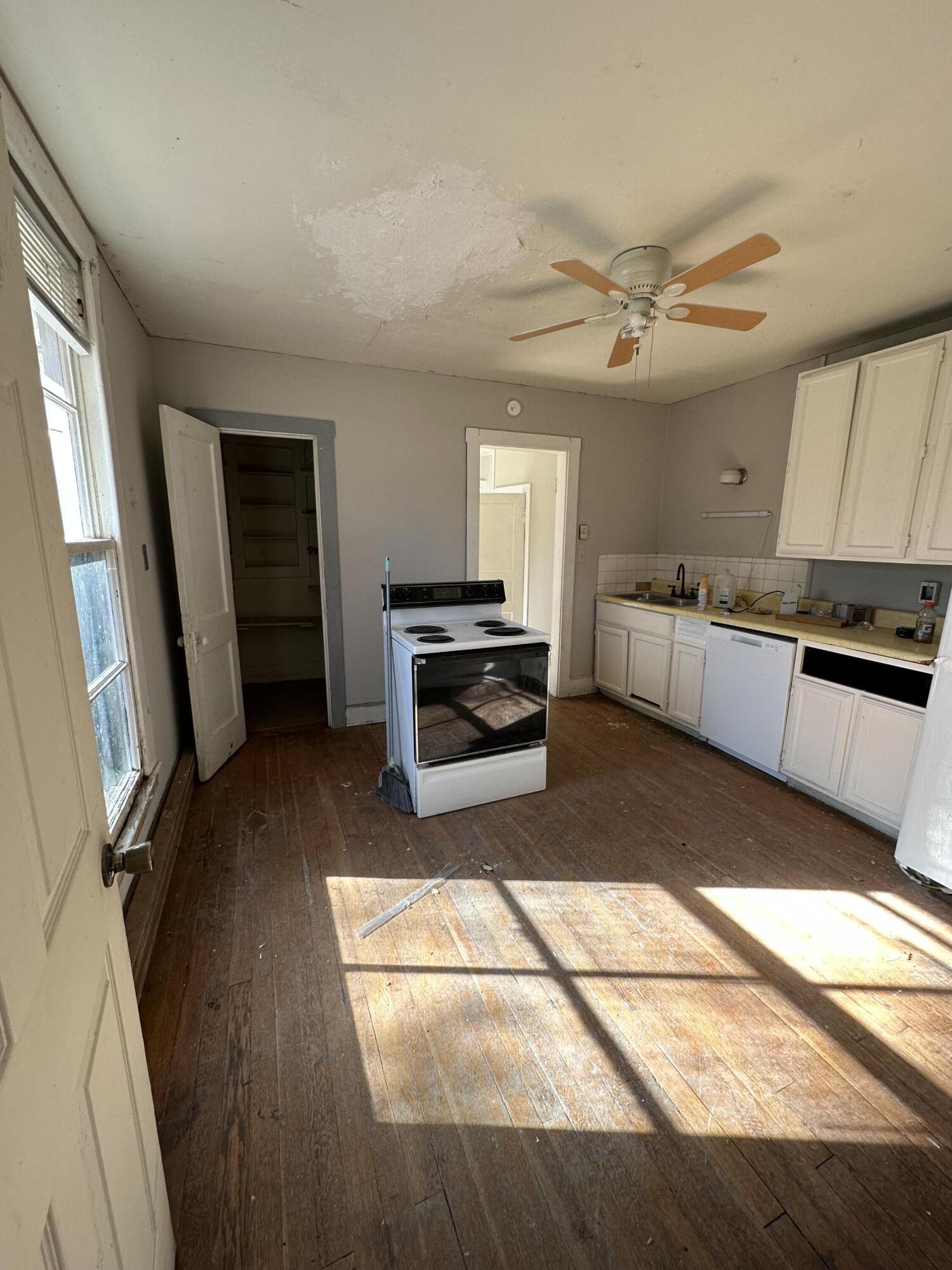 579-581 Botetourt Road Fincastle, VA 24090 - Photo 20 of 30 a kitchen with granite countertop a refrigerator a sink a stove and cabinets